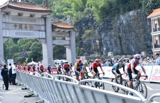 【世巡赛·环广西】王者归来：时隔三年，2023年环广西公路自行车世界巡回赛重磅回归，马山赛段上演极速