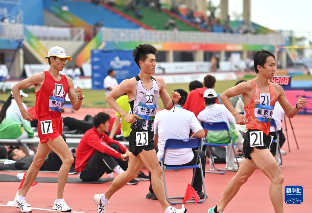 田径——学青会:大学乙组男子20公里竞走决赛赛况-广西新闻网