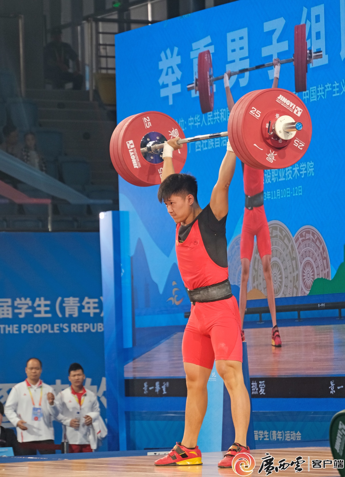 男子89公斤级全国青年纪录被两强手轮番刷新举重赛场上演破纪录的精彩