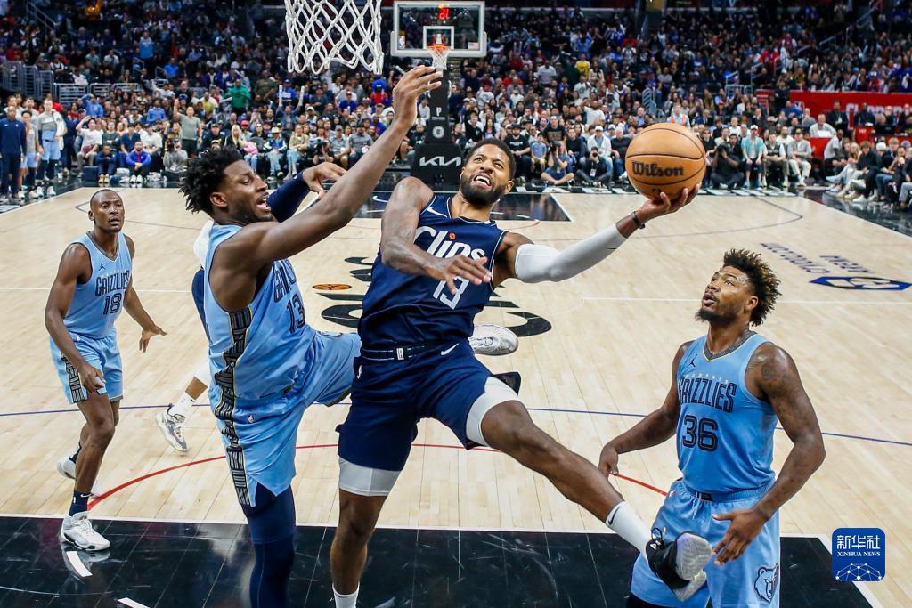 新华社发(赵汉荣摄)当日,在2023-2024赛季nba常规赛中,孟菲斯灰熊队