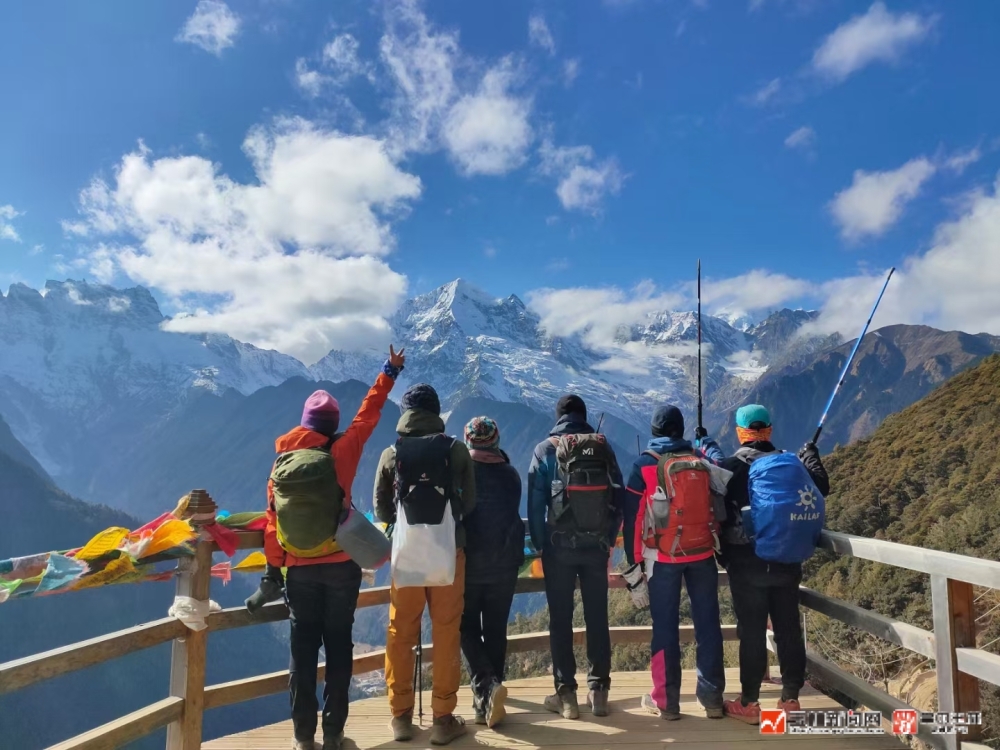 登山被评为年轻人最喜爱的户外运动 你体验过登山的快乐吗?