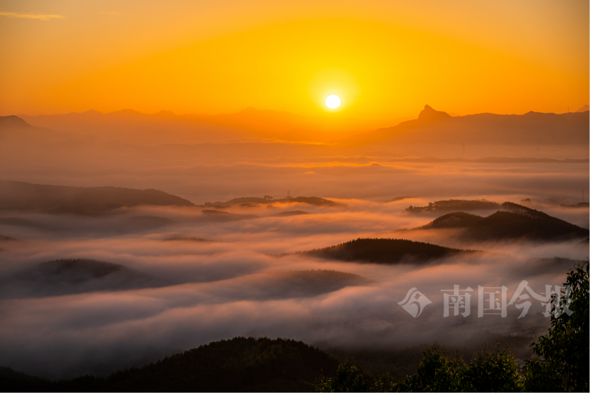 好一幅千里江山图柳州这个地方的惊艳云海