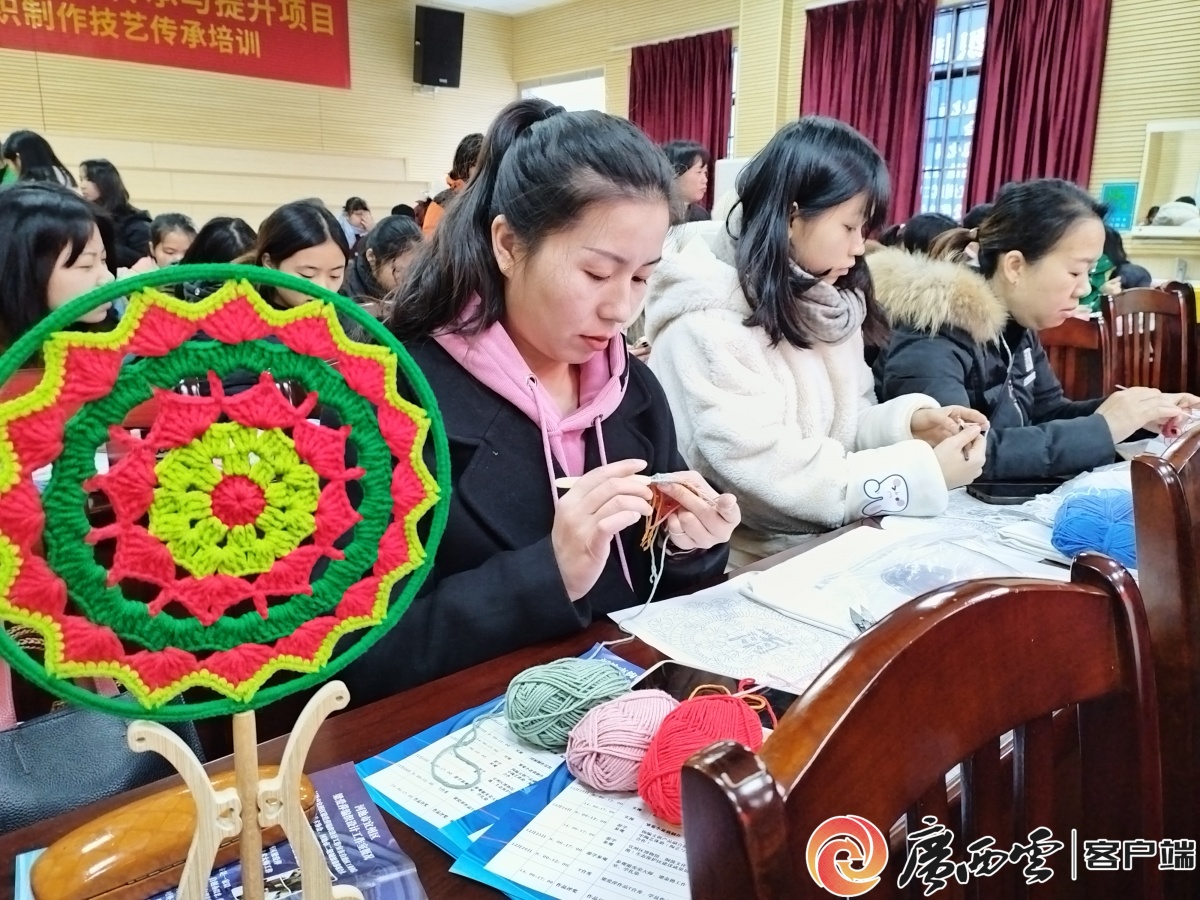 钩织培训提技能巧手编织幸福梦(图3)