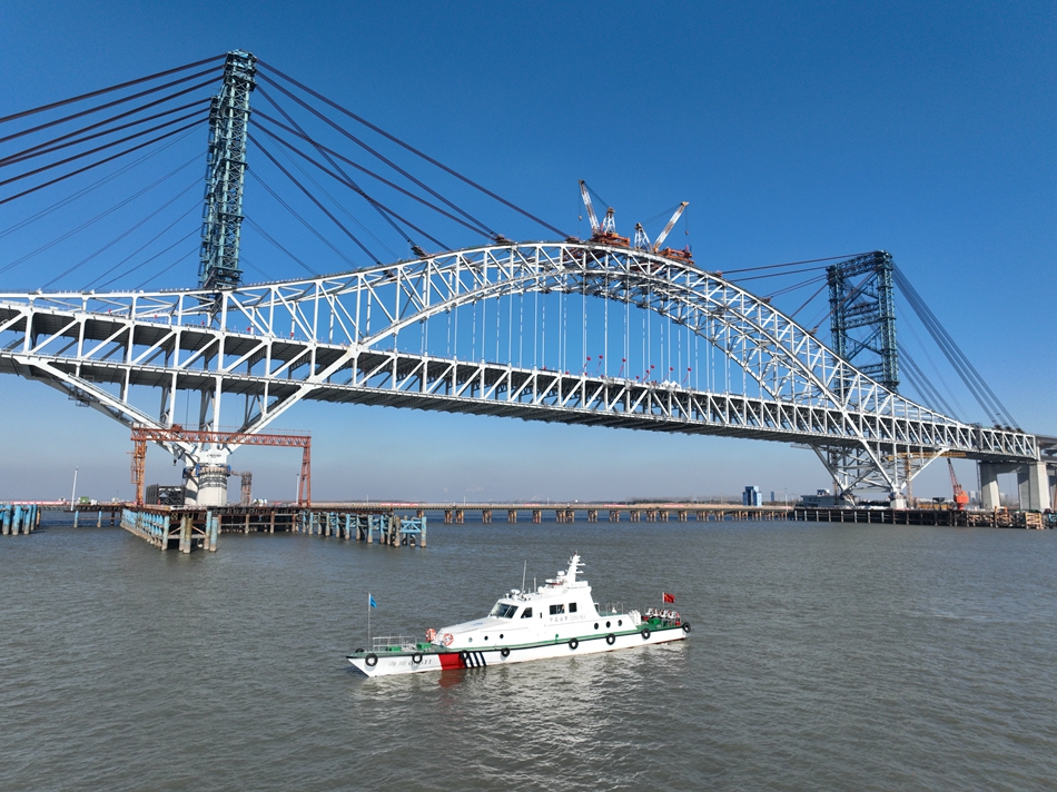 常泰长江大桥天星洲专用航道桥合龙