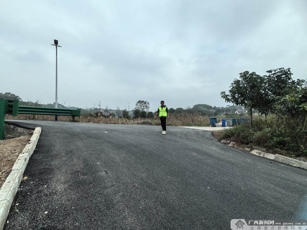 南宁市良庆区南晓镇道路平整拓宽换新颜铺就安置移民幸福路