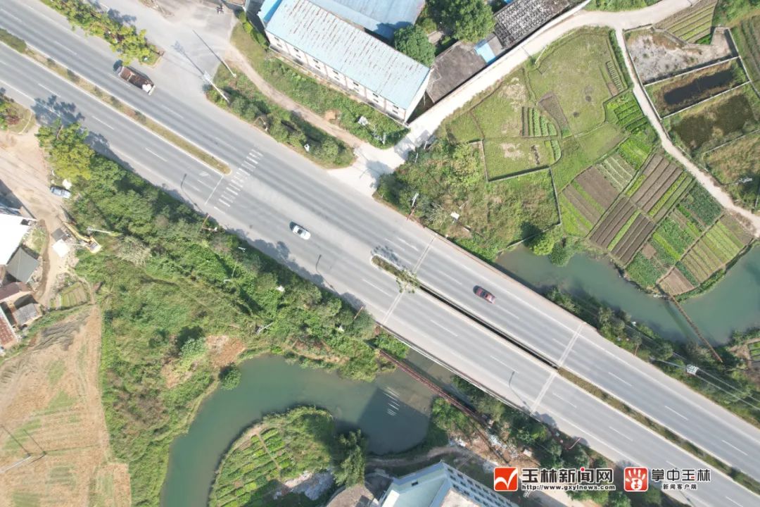 加快續建鄉鄉通二級或三級公路項目8個,新增了陸川縣平樂鎮