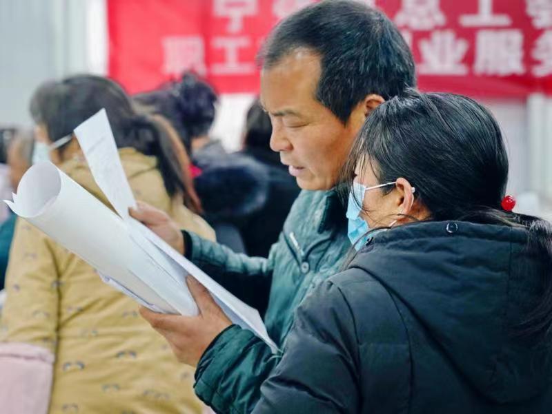 陕西宁强县举办招聘会帮助燕子砭镇搬迁群众就业增收-广西新闻网