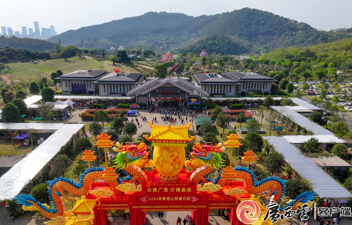 南宁青秀山北门图片