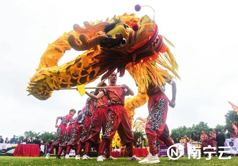 半岛平台体育大拜年 祥龙送祝福 2024年南宁市迎新春龙狮争霸赛举行(图1)