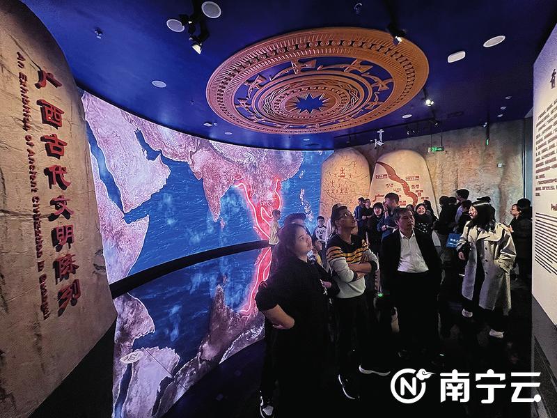 学知识品年味 广西博物馆春节迎10万名游客