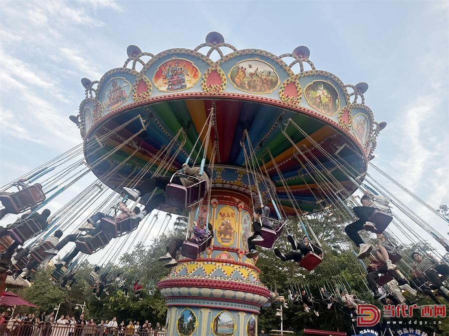 花车大巡游,非遗庙会,熊熊贺新年……甲辰龙年春节假期,南宁方特东盟