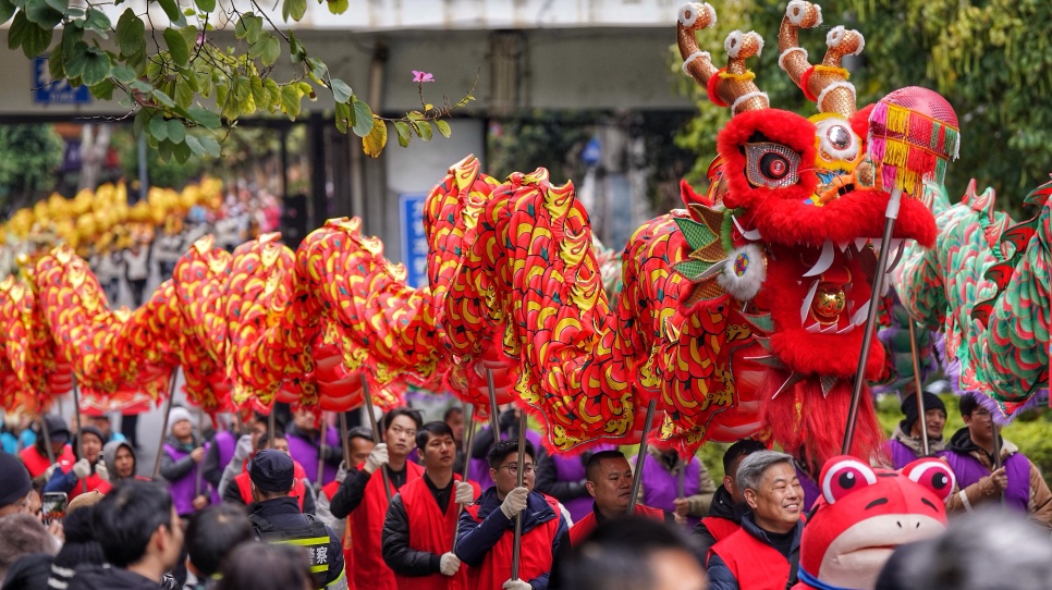 柳州元宵节“龙王出游”吸引两万群众围观（视频）