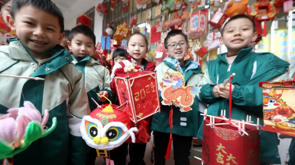 万物迎新！桂林市各中小学校开学首日氛围感拉满