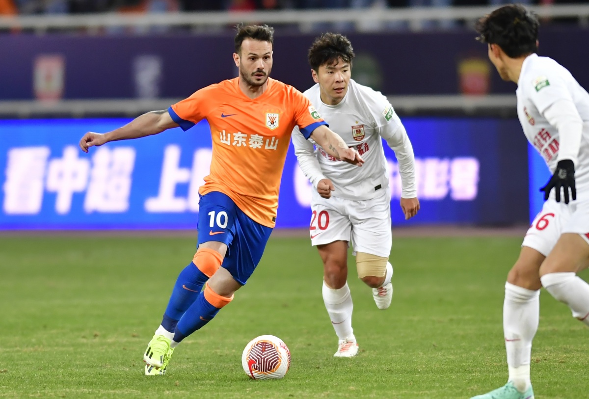 中超首轮首发四外援齐破门山东泰山队迎来开门红3