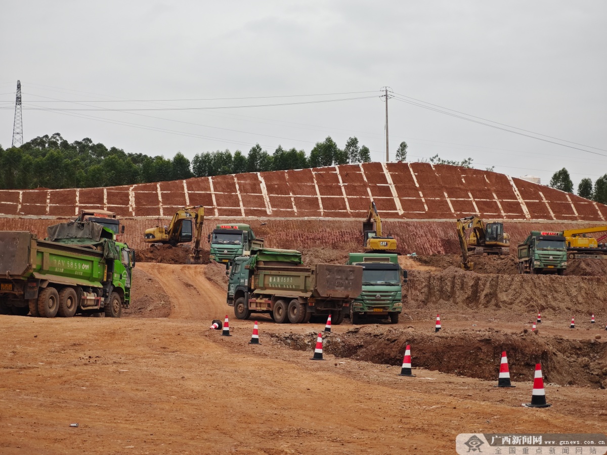 广西建工二建公司铆足干劲争春早 开足马力复工忙