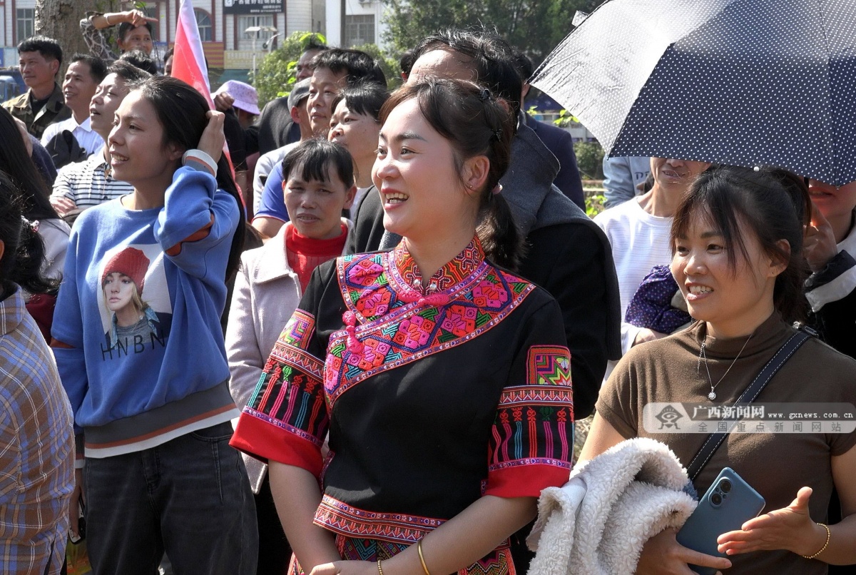 阳春三月赶歌圩 精彩活动客忘返