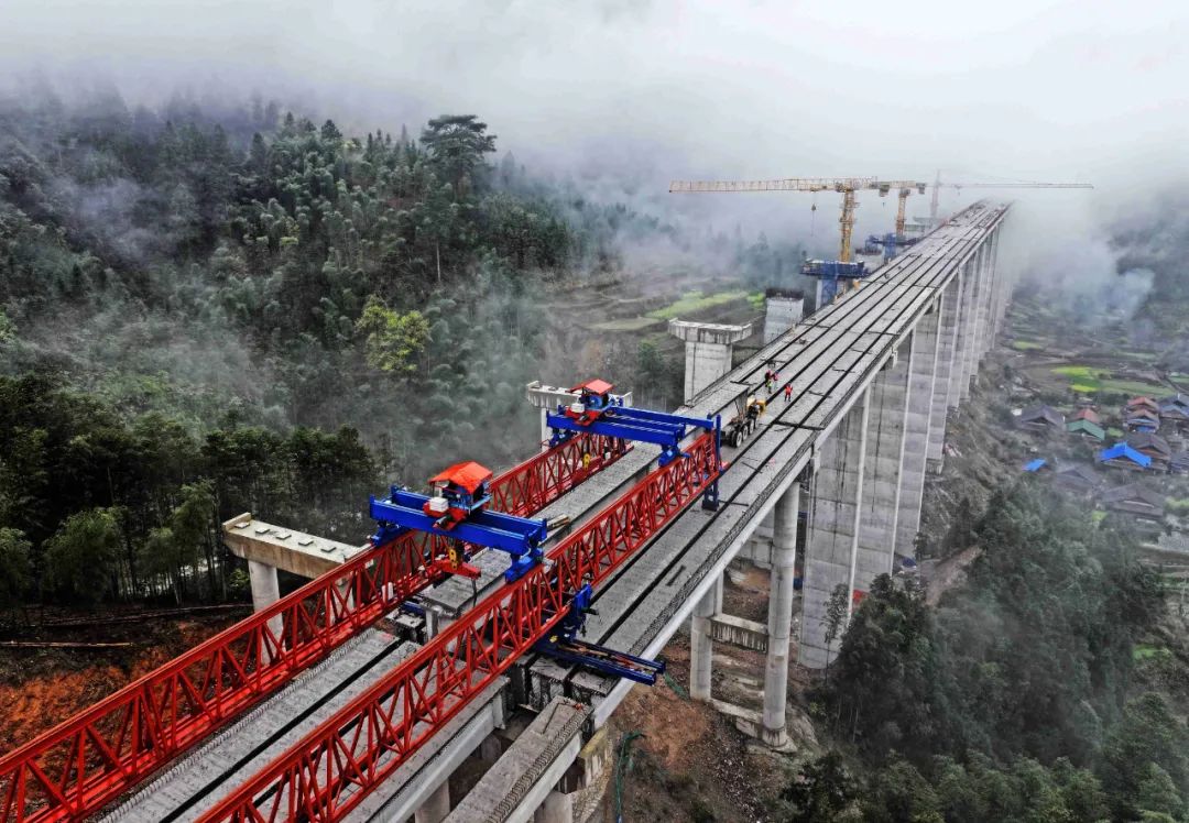 融水:融从高速归报大桥右幅架设完成-广西新闻网