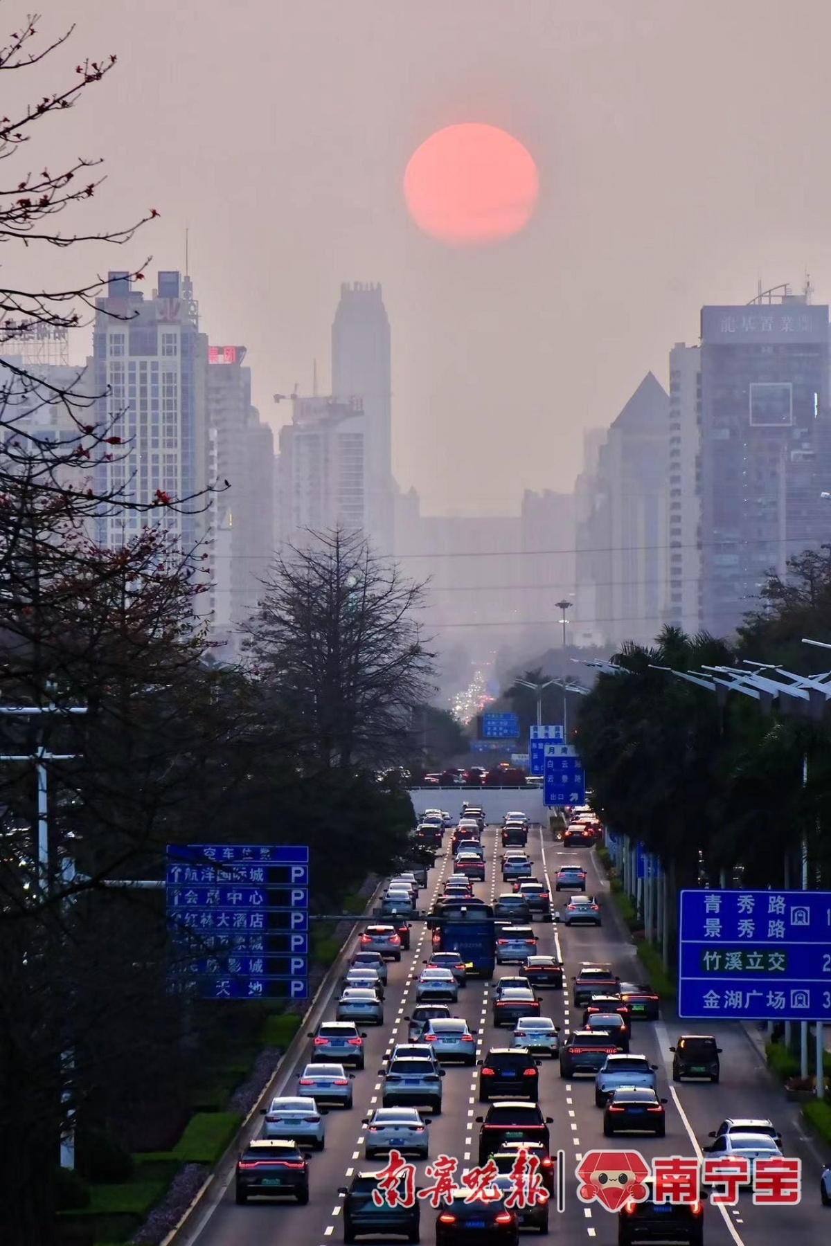 适配度拉满南宁市民又拍到超美的悬日啦