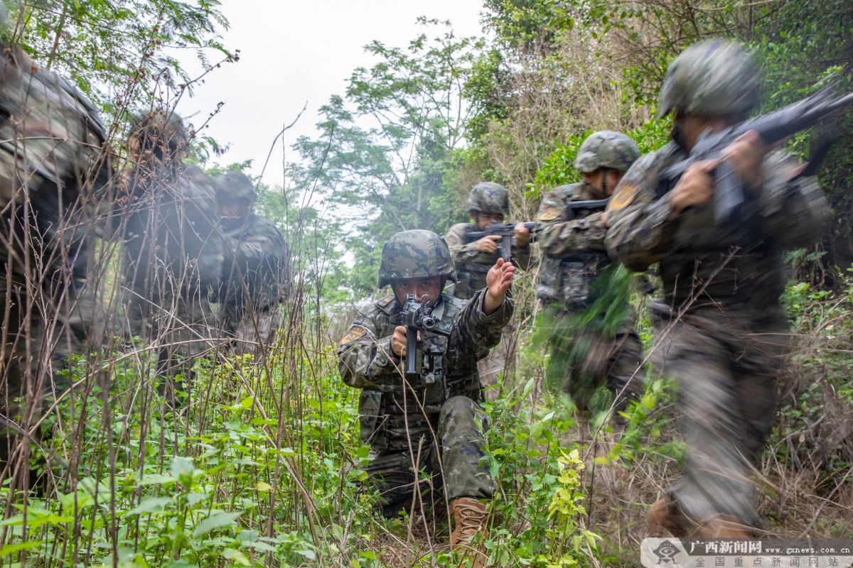 广西北海 直击武警官兵战术训练