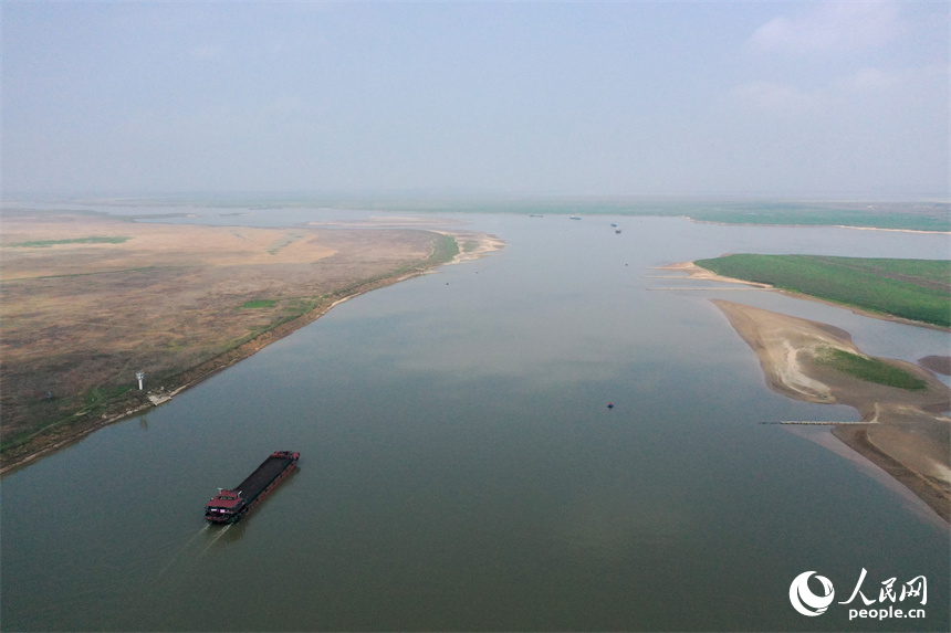 江西永修鄱阳湖上航运忙