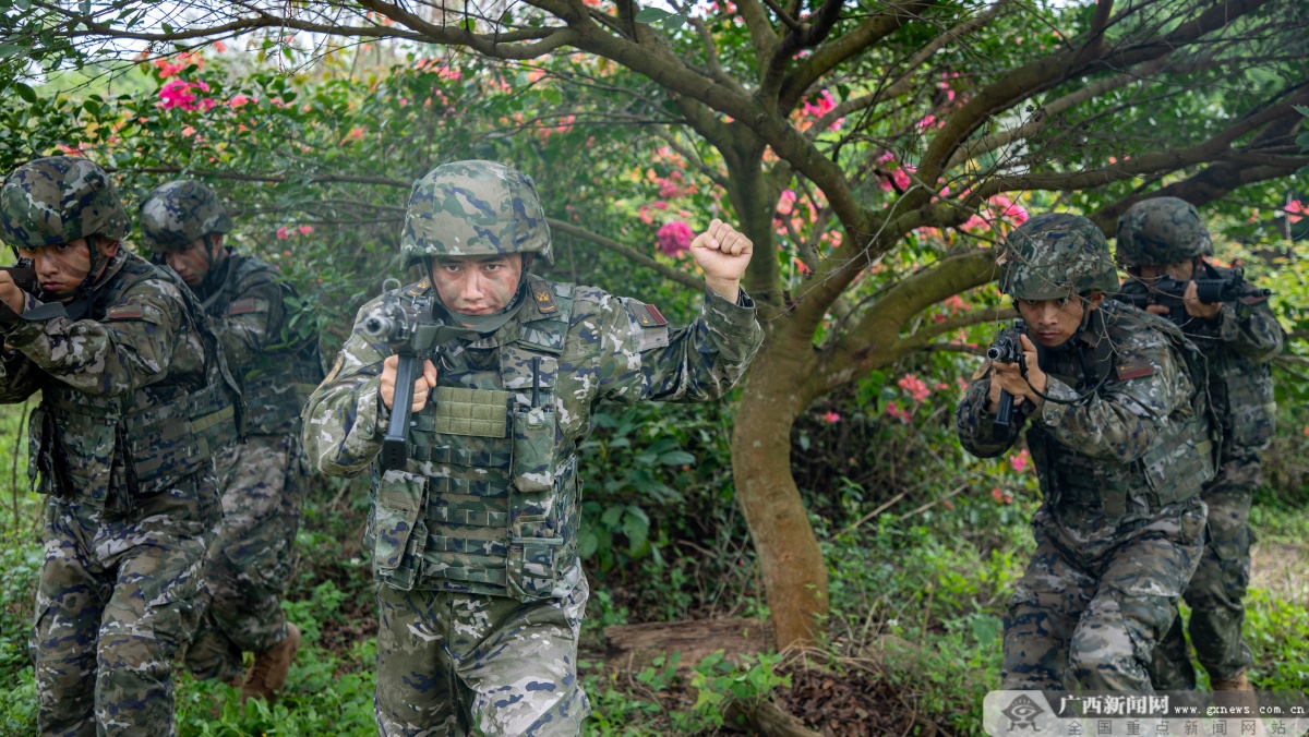 武警郑浩民简历图片