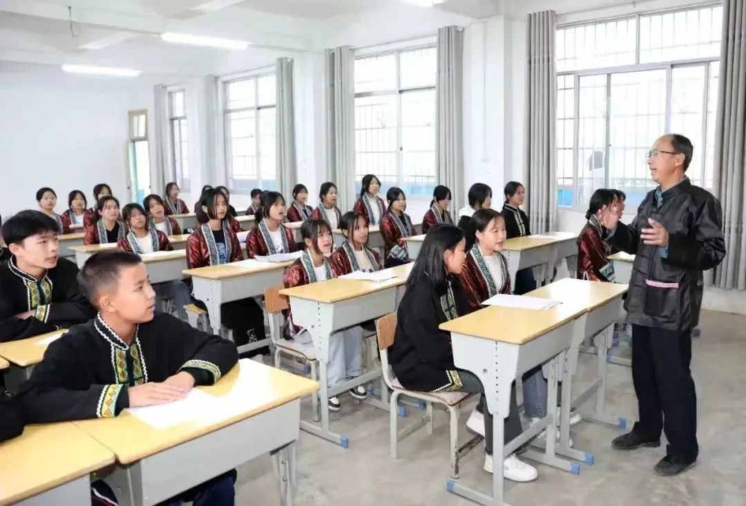 来源:三江县教育局廖国春是贵港市港北区奇石乡寄宿制民族小学党支部