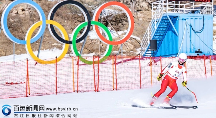 pg电子：广西姑娘罗明秀在全国高山滑雪冠军赛上喜获1银3铜(图1)