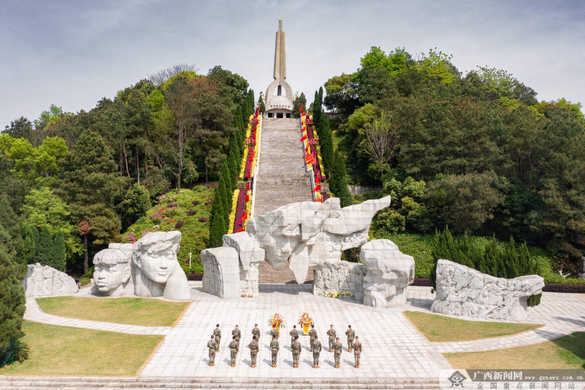 武警桂林支队清明祭英烈军魂永传承