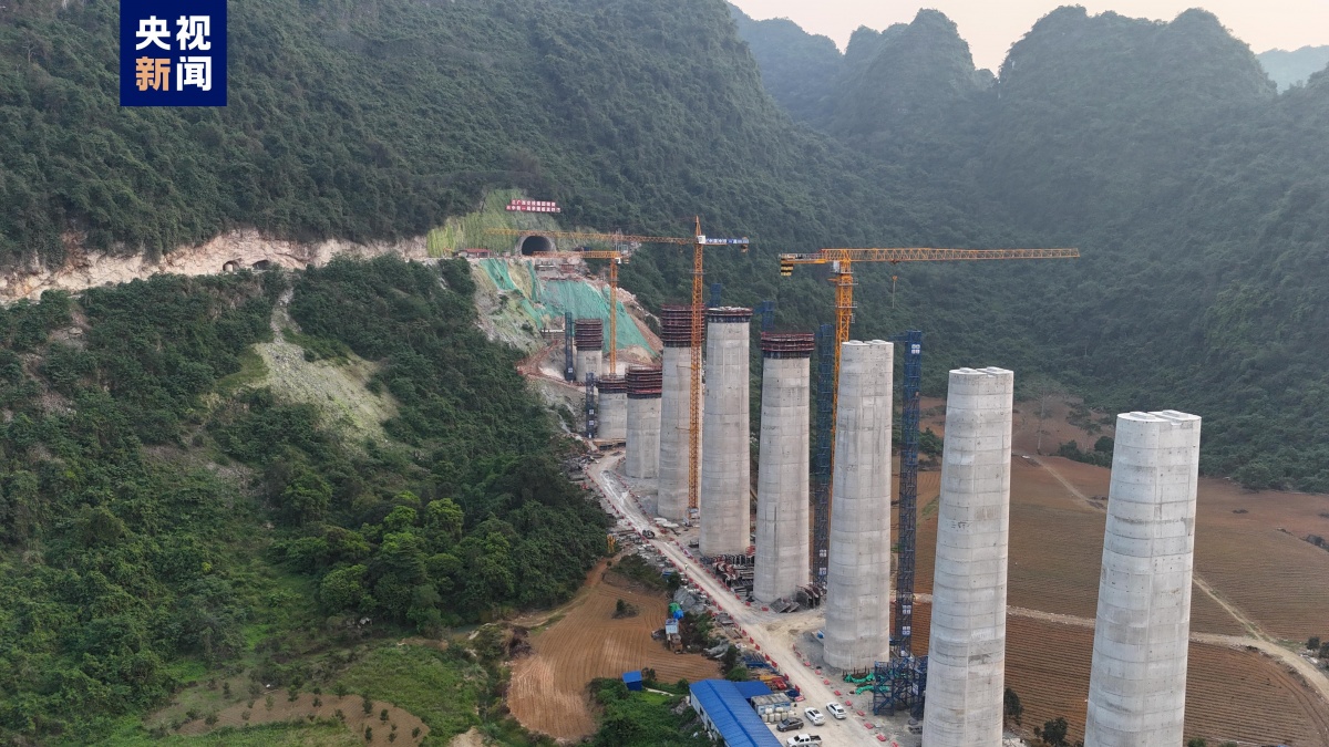 南宁至凭祥高速铁路崇凭段全线隧道贯通2