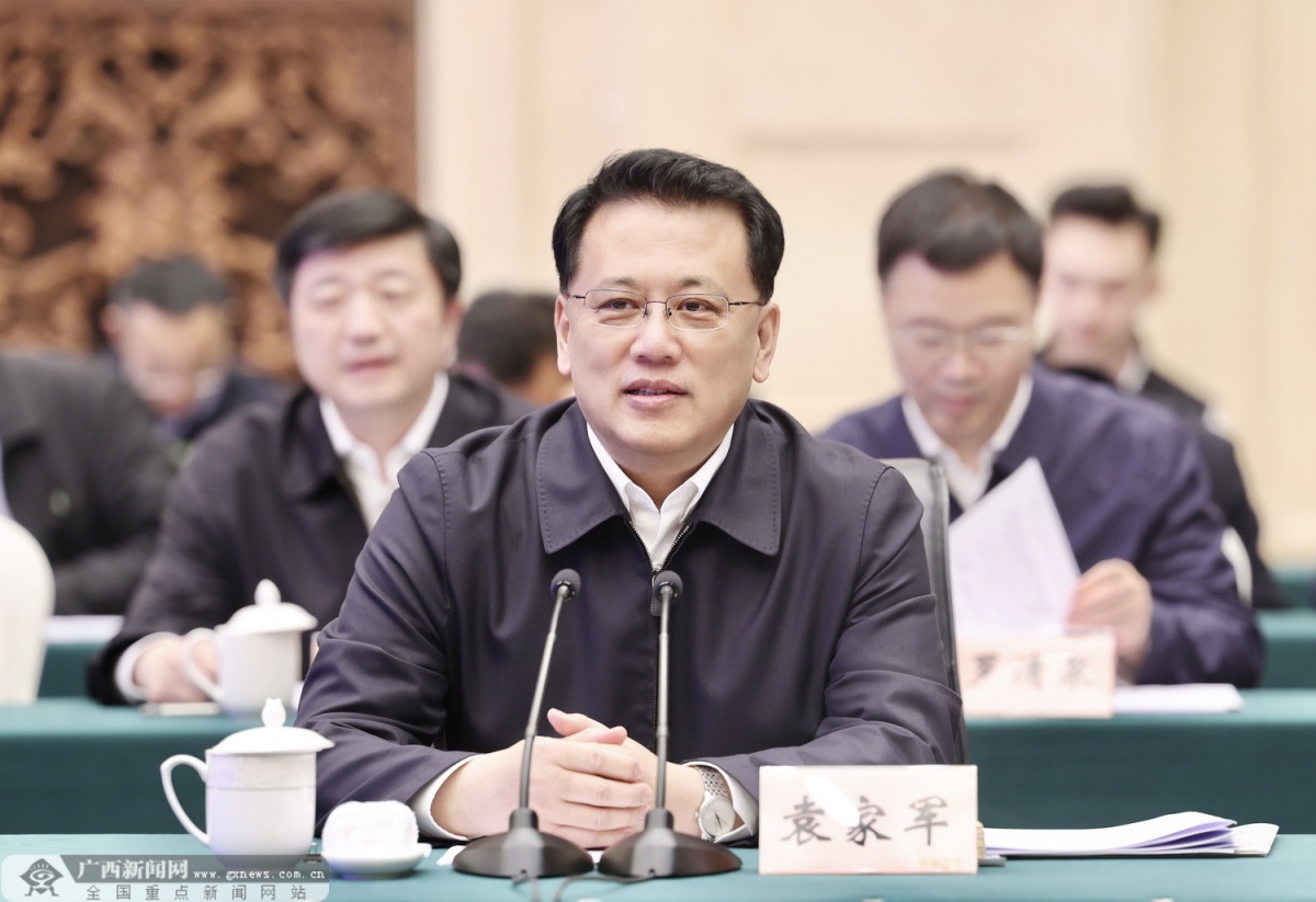 广西党政代表团赴重庆学习考察并出席两市区经济社会发展交流座谈会