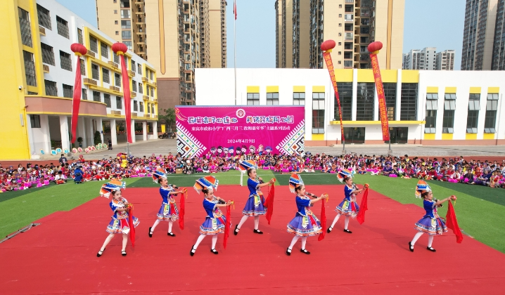 莫岑 陈子玉  摄市丽景双语学校:潮起三月三 校园春正好4月9日,来宾市