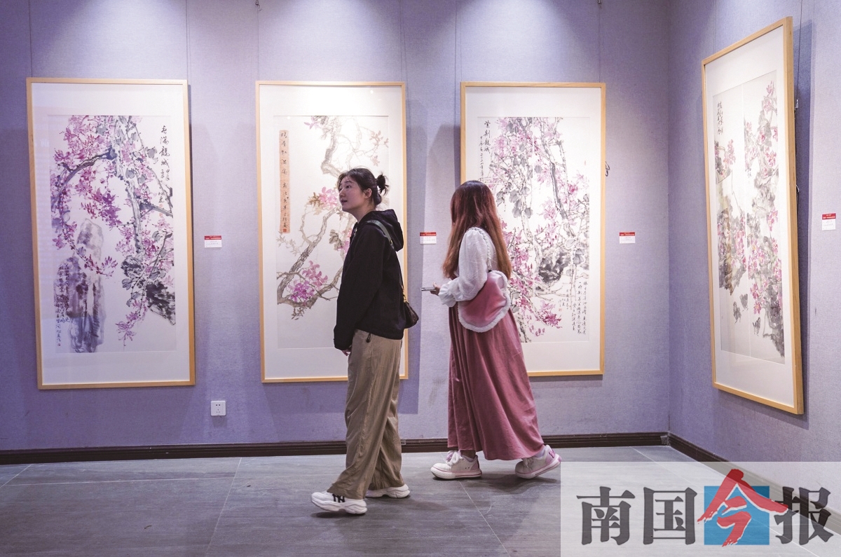 柳州画院举行紫荆画会美术作品展