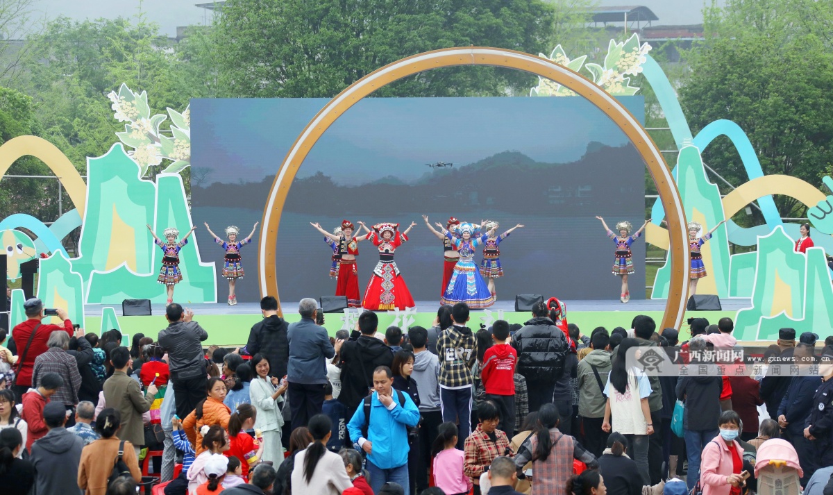 桂林市秀峰区第十三届三月三民族歌圩荟隆重开幕