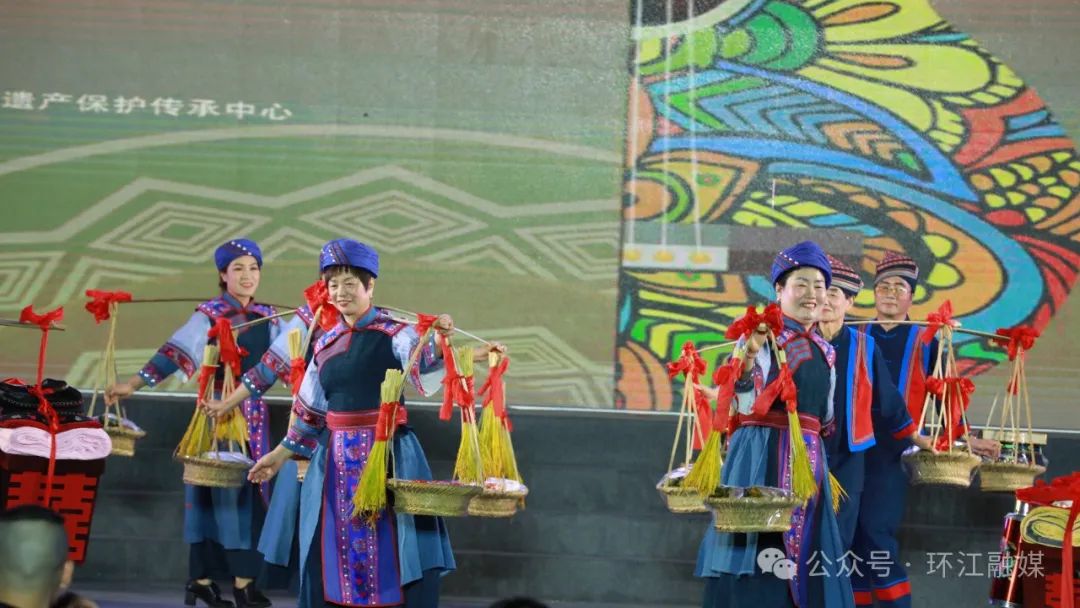 歌舞剧《毛南族婚恋风俗》 韦丽硕 摄歌舞剧《毛南族婚恋风俗》 王淙