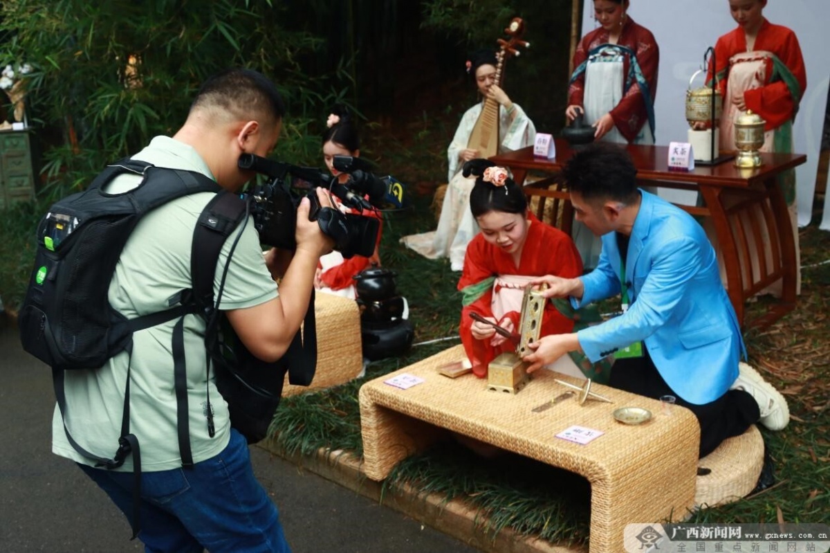 赢博体育官网入口：赢博体育app：广西职业技术学院：青秀竹林掩映处 茶韵飘香“三月三”(图3)