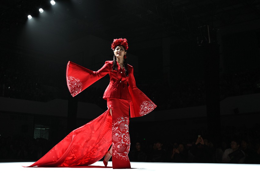 河南大学生服装设计t台秀华美绽放