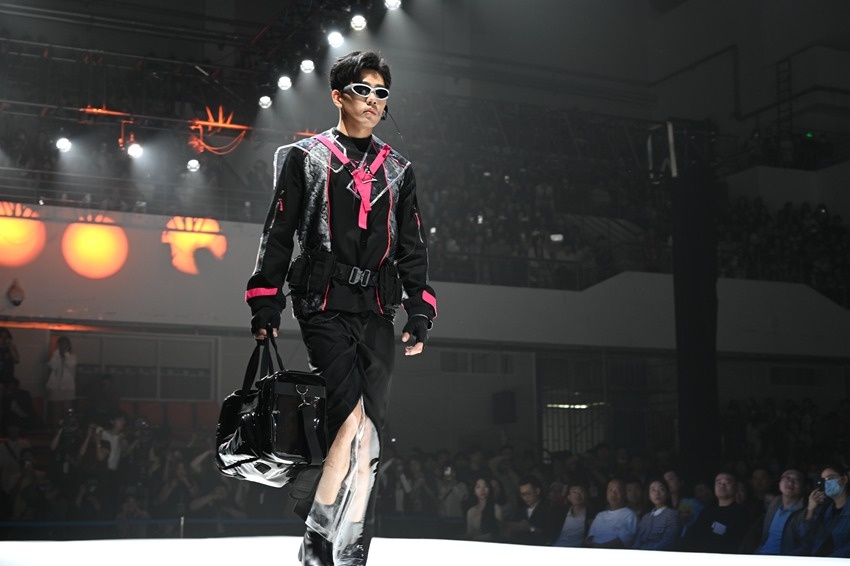 河南大学生服装设计t台秀华美绽放