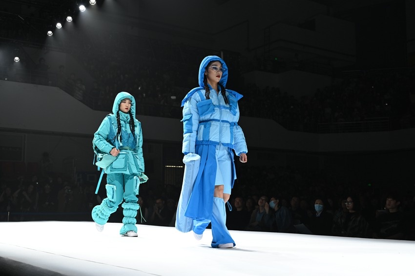 河南大学生服装设计t台秀华美绽放