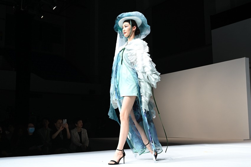 河南大学生服装设计t台秀华美绽放