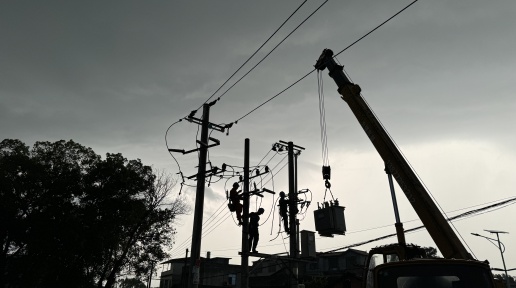 柳州：暴雨突袭 柳州供电局各部门通力协作抢修复电