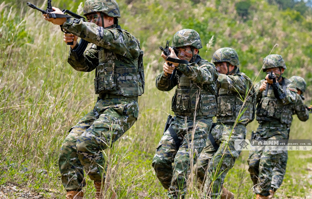 广西贺州:武警特战训练磨砺血性意志