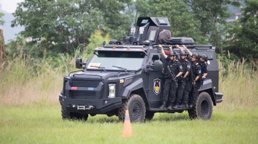 柳州特警组织进行区域拉动反恐演练紧急拉动提高实战化水平