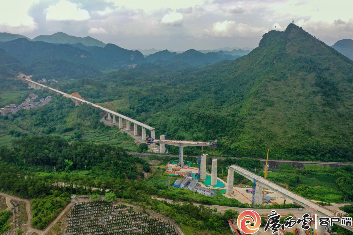 崇凭铁路转体桥加紧施工