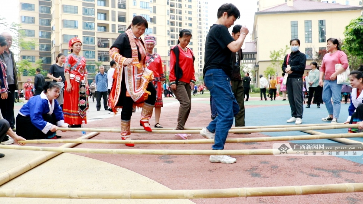贺州市平桂区:"土瑶"花式竹竿舞 "舞"出幸福生活-广西新闻网