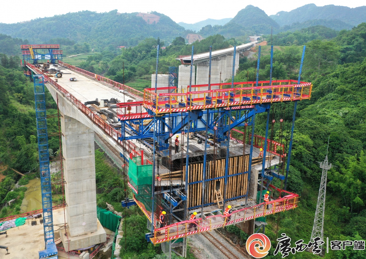 崇凭铁路转体桥加紧施工