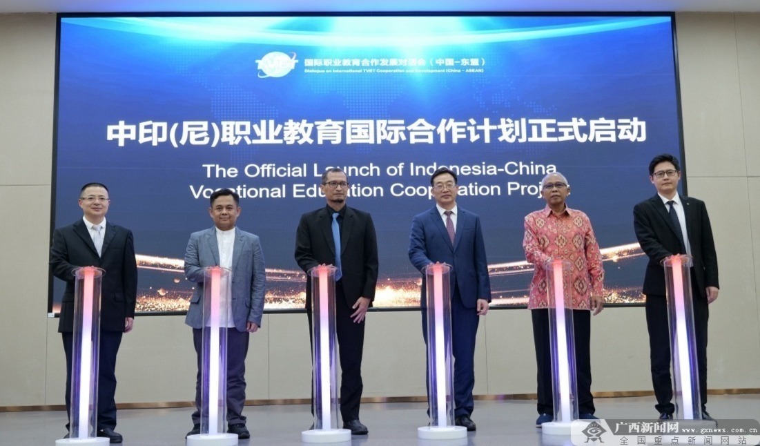 广西南宁市委常委,统战部部长,副市长张自英,广西壮族自治区商务厅