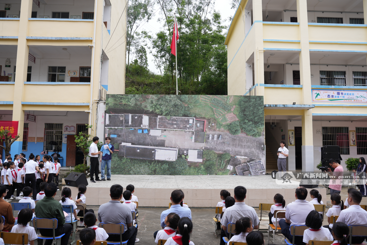 玉林博白:把地灾防治科普"黄书包"送进校园