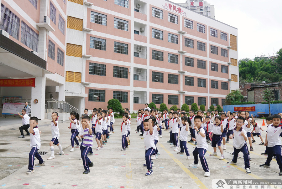 大理市云燕艺术幼儿园图片