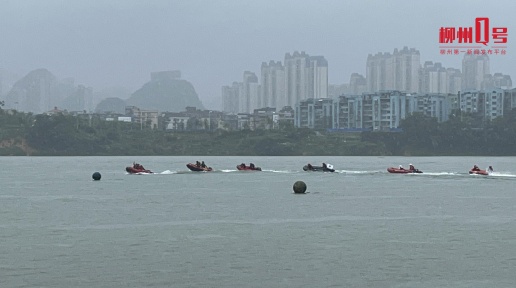 雨中实战！21支队伍在柳江上“救人”