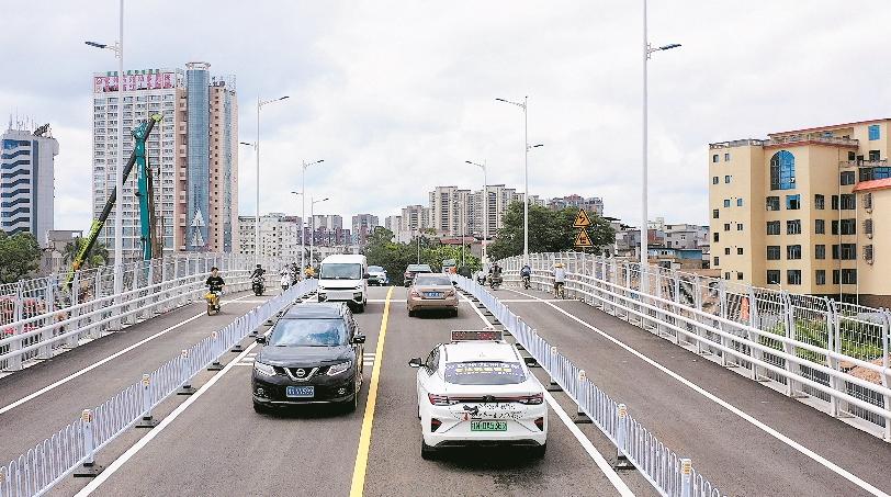 钦州市钦江一桥保通桥试运行